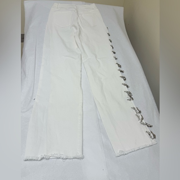 💥AKIRA Diamonds Metal Slit Raw Hem White Denim 💥 - Picture 6 of 14